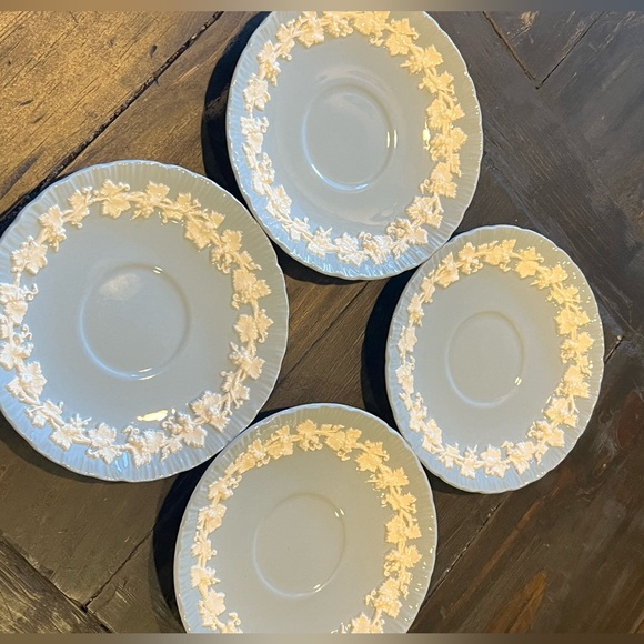 Wedgwood Cream on Lavender Dessert Plate or Saucer Set of 4 - Picture 5 of 8